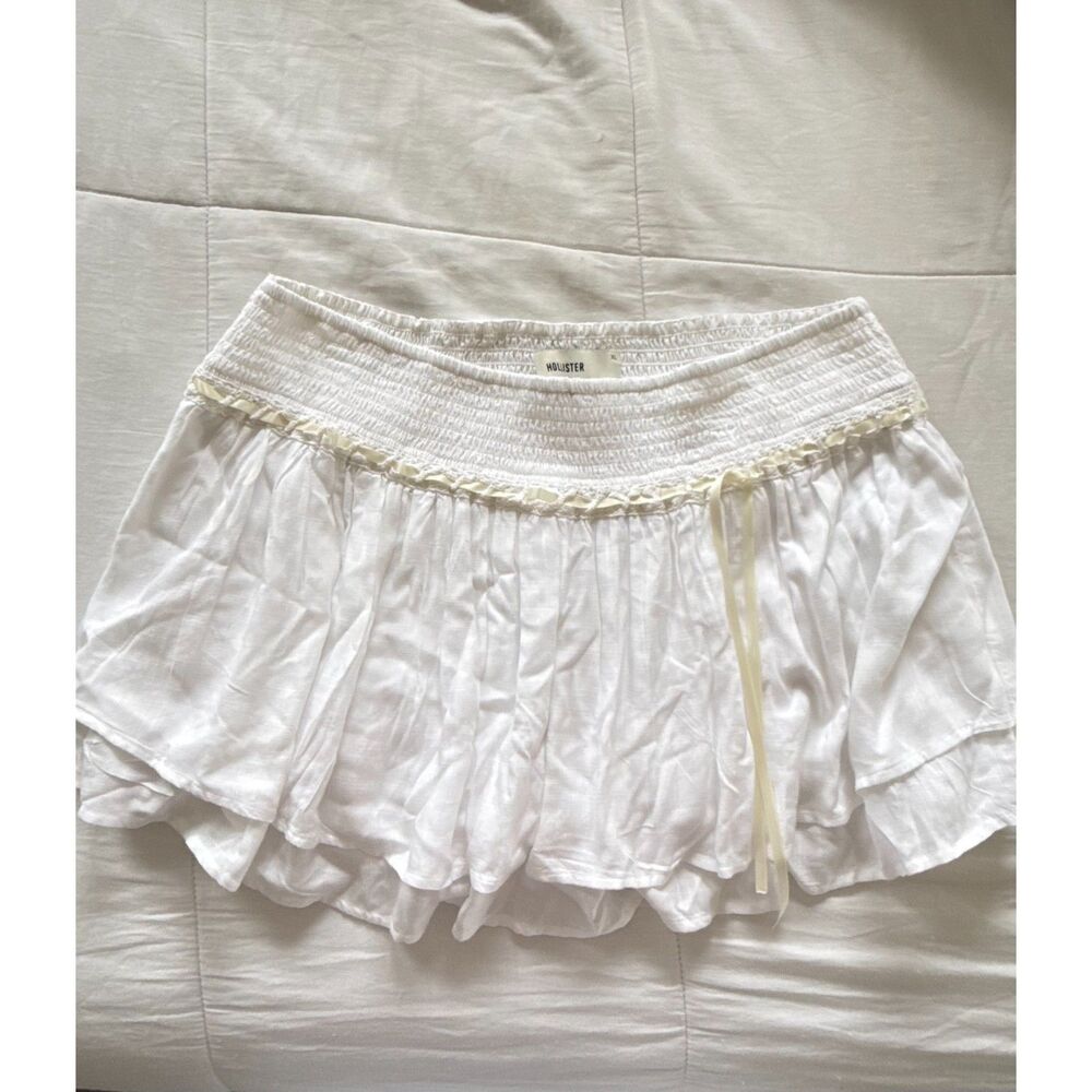 Hollister White Tiered Ruffle Smocked Ribbon Bow Mini Skort - Size Extra Large
